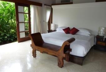 Amori Villas has rooms with a private hot tub