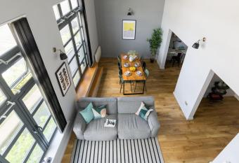 4B Loft Penthouse Industrial decor with canal & city views has Balcony rooms