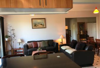 Hill   s Creek Holiday Home has Balcony rooms