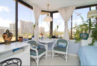 Bright Amazing View Walk Everywhere allows 18 year olds to book a room