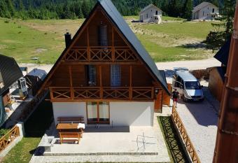 Holiday Home Krajina II has Smoking/Balcony rooms