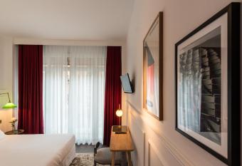 Hotel Trueba allows 18 year olds to book a room