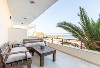 Savva s Surf House has Balcony rooms