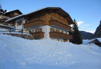 C  sa Chri e Sof   has Balcony rooms
