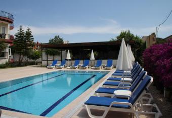 Minta Apart Hotel allows 18 year olds to book a room