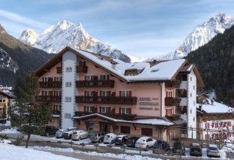 Hotel Cristallo has Balcony rooms