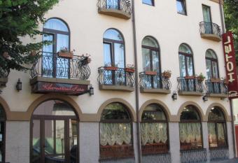 Hotel Kilometrul Zero has Balcony rooms