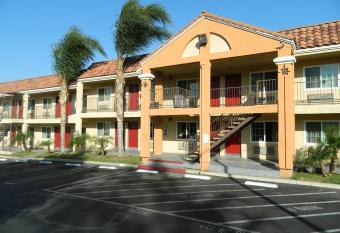 Welcome Inn Corona has Smoking rooms