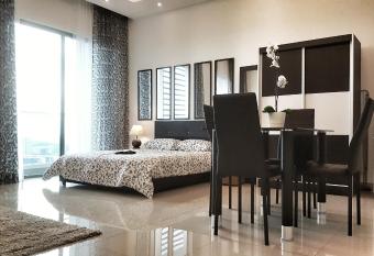 1-2 Guests, HBO-GO TV, Bali-Style Studio in Cybersquare, Cyberjaya by Flexihome-MY allows 18 year olds to book a room