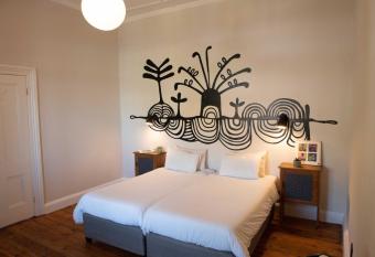 Villa Viva Cape Town allows 18 year olds to book a room