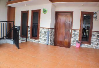 Homestay Dete Kota Batu has Balcony rooms