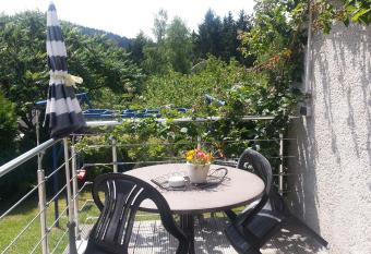 Ferienwohnung Steinbacher allows 18 year olds to book a room