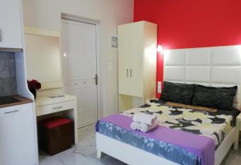 Spiros Rooms has Balcony rooms