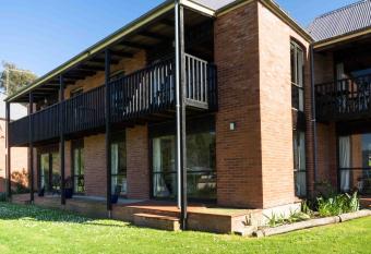 Duvauchelle Seaside Motel has Balcony rooms