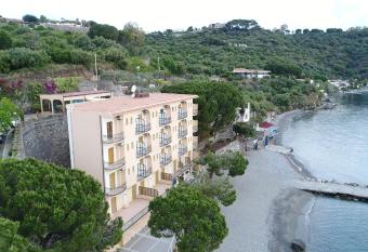 Hotel Riviera Lido has Balcony rooms