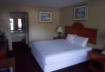 Baymont by Wyndham Marianna allows 18 year olds to book a room