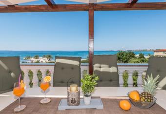 Apartment Astoria has Balcony rooms