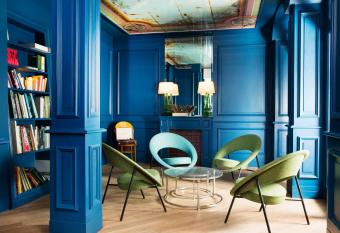 H  tel C  leste Batignolles Montmartre allows 18 year olds to book a room