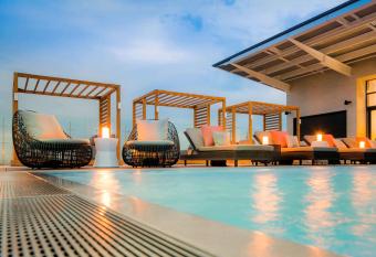 The William Inglis Mgallery allows 18 year olds to book a room