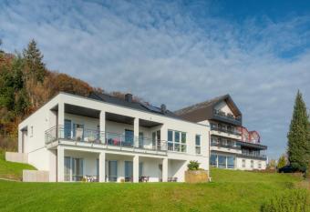 Waldhotel Sonnenberg has Balcony rooms