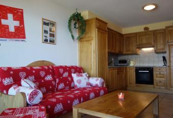 Plein Ciel MOUNTAIN & COSY apartments by Alpvision R  sidences has Balcony rooms