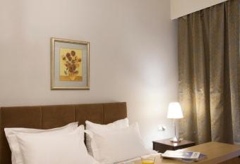 Apartment at Koukaki, 150m from the metro allows 18 year olds to book a room