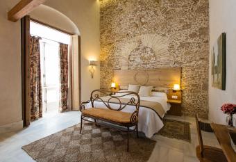 Hotel Casa de las Cuatro Torres allows 18 year olds to book a room