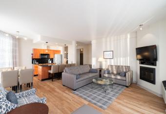 Ocean Promenade Hotel has rooms with a private hot tub