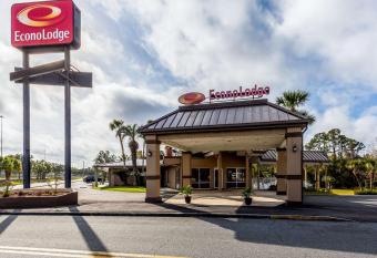 Econo Lodge Lake City-North allows 18 year olds to book a room