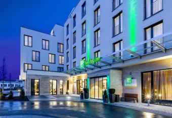 Holiday Inn Munich - City East, an IHG Hotel allows 18 year olds to book a room