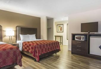 Econo Lodge Inn & Suites allows 18 year olds to book a room