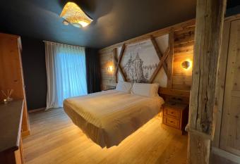 Hotel Chalet Al Foss has rooms with a private hot tub