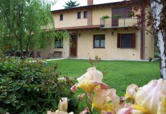 Agri Village Pavia allows 18 year olds to book a room