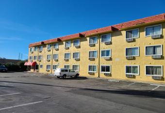 Travelodge by Wyndham Stockton allows 18 year olds to book a room