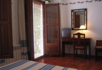 Hostal El Cascape  as de la Alpujarra allows 18 year olds to book a room