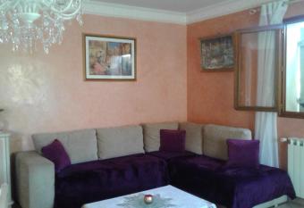 Villa seynoise allows 18 year olds to book a room