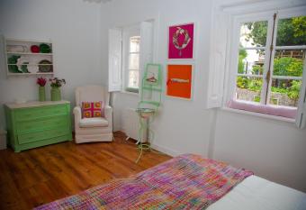 Maria Saudade Apartamento allows 18 year olds to book a room