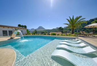 La Moraleja The Quiet Hotel - Adults Only allows 18 year olds to book a room