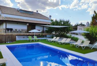 Los Laureles Casa Rural has Balcony rooms
