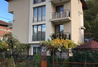 Guest Rooms Profirov has Balcony rooms