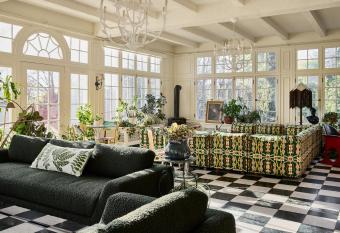 Blind Tiger Burlington has Balcony rooms