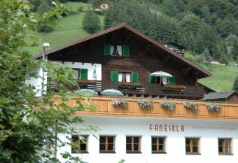 Hotel-Pension Faneskla allows 18 year olds to book a room