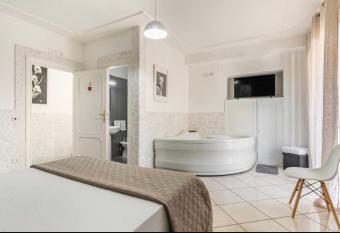 B&B Civico 8 has rooms with a private hot tub