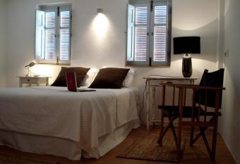 Casa Aldomar has Balcony rooms