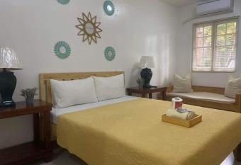 Pensio de Felipe has Balcony rooms