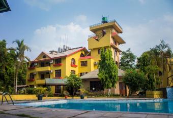 Safari Adventure Lodge has Balcony rooms