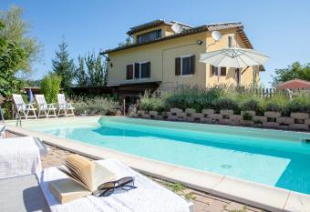 Country House Villa Sabrina allows 18 year olds to book a room