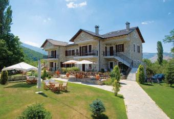 Villa Kastanodasos has Balcony rooms