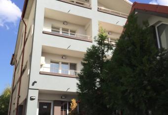 FAST Airport Accomodation has Balcony rooms