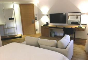 New President Hotel Cairo allows 18 year olds to book a room